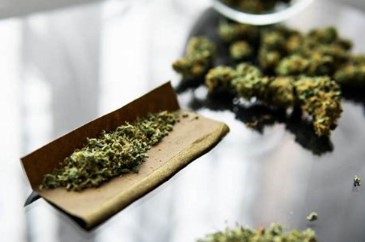 Critical Bilbo smoking