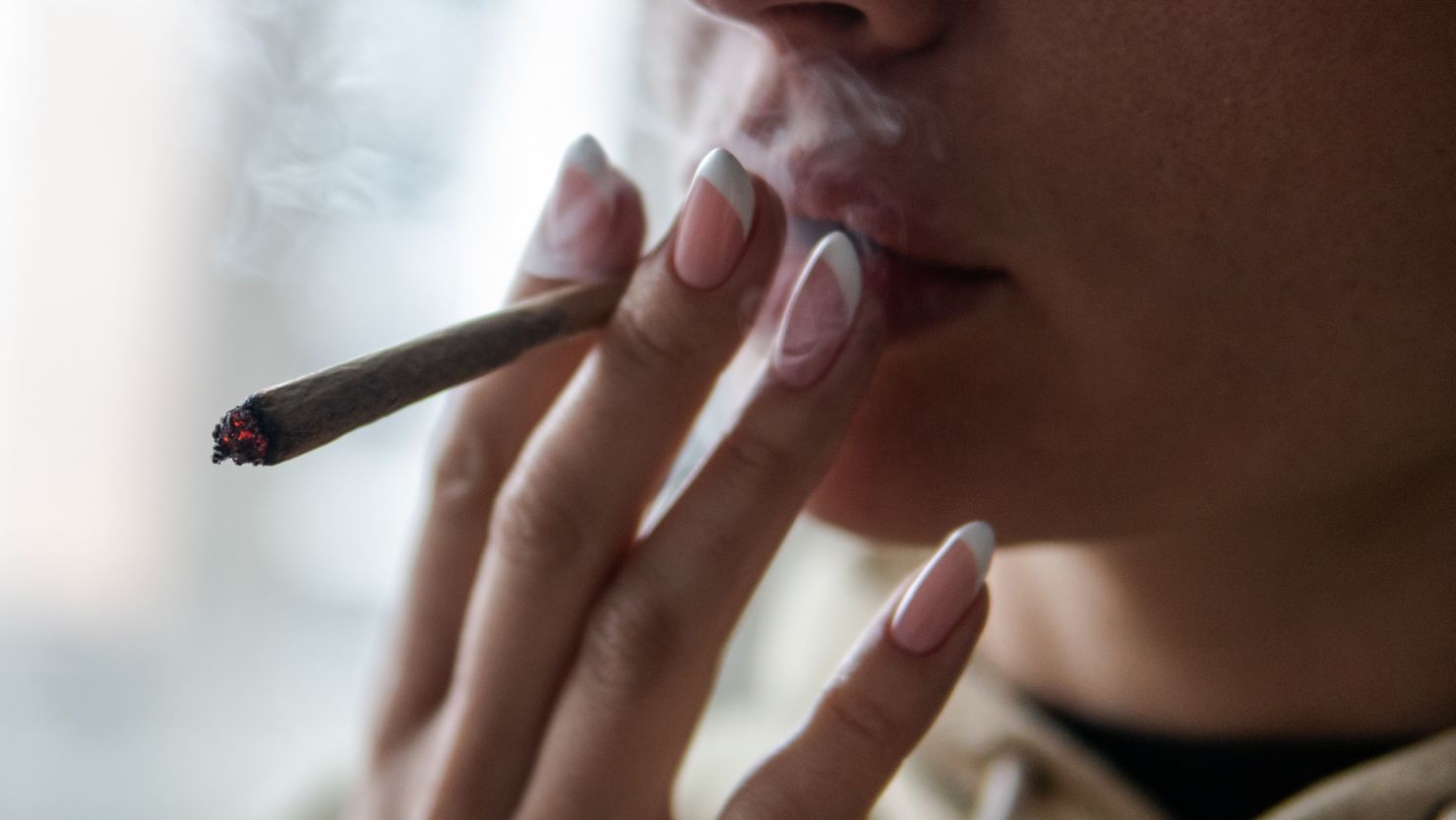 Diverse Cannabis Usage Patterns Across Age Groups in Oyon