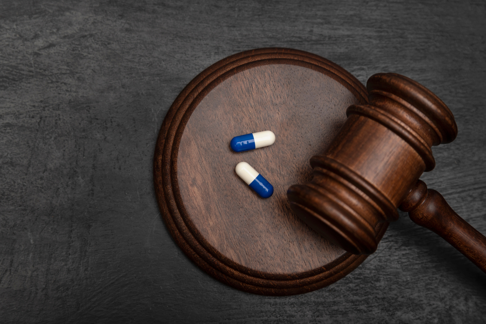 Restrictions on Using Godzilla Glue in the Medical Field and Emphasis on Last Resort Application