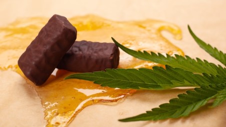 lemon drizzle edible